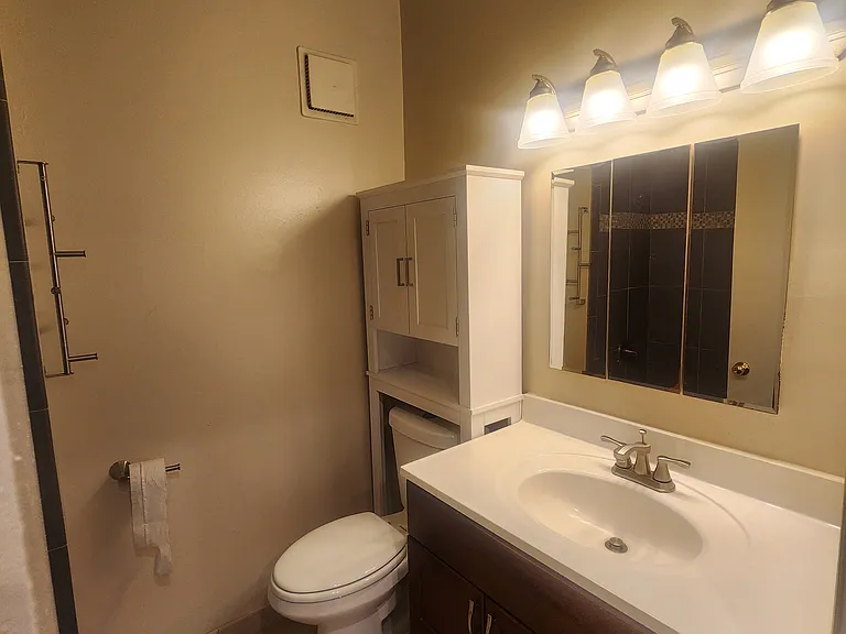 953 Randolph St NW #B — Photo 7