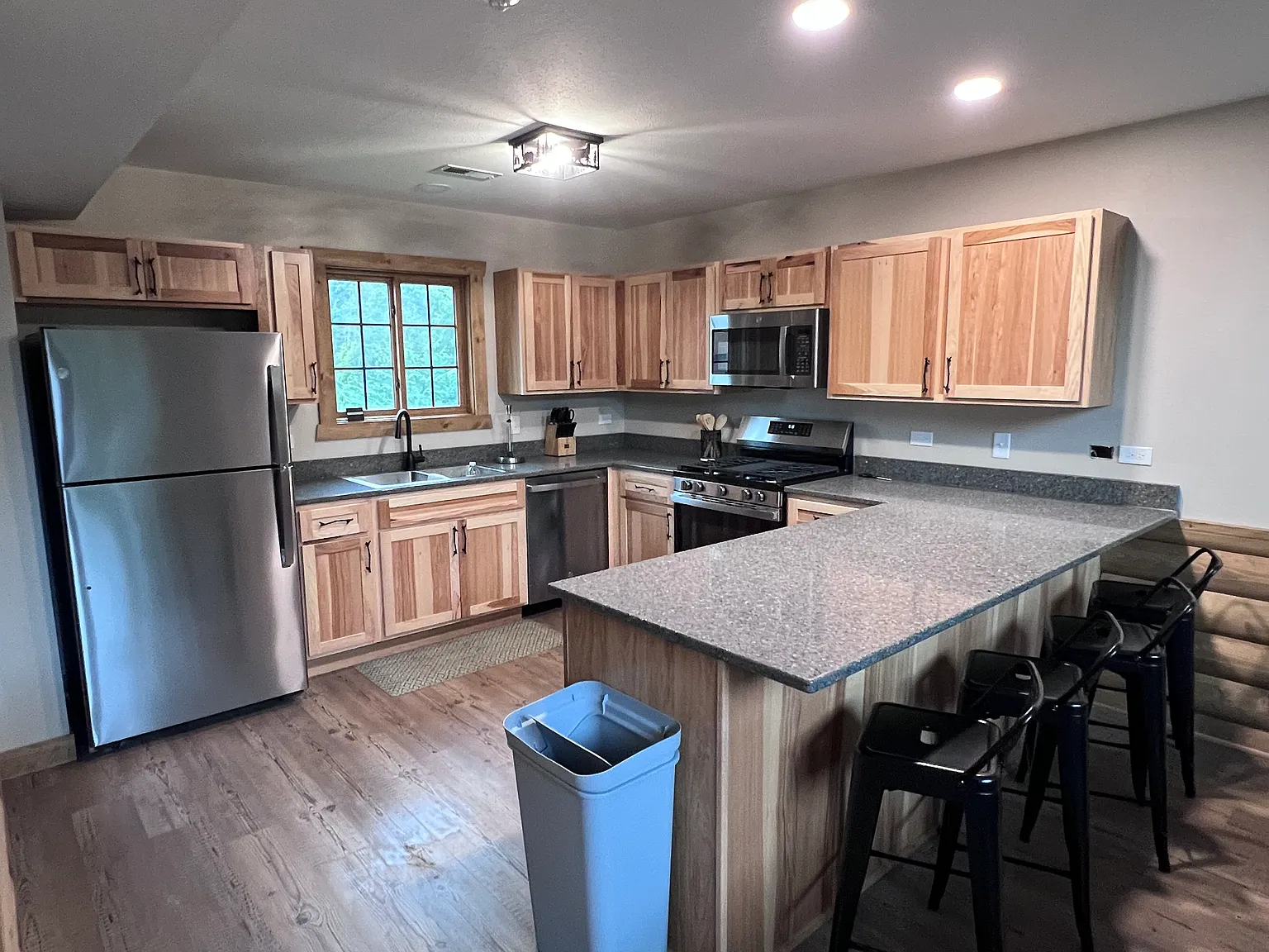 3 bed, 2800 sqft, $4,800 — Photo 3