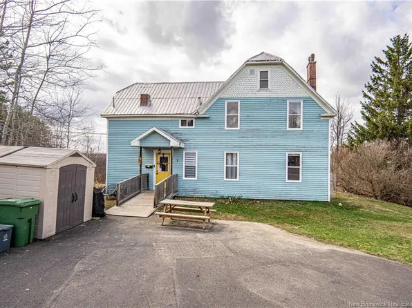 2 Mills St, Oromocto, NB E2V 2N3