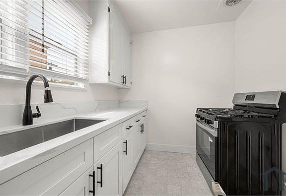 3rd image of 2269 1/2 W Adams Blvd #2269-2