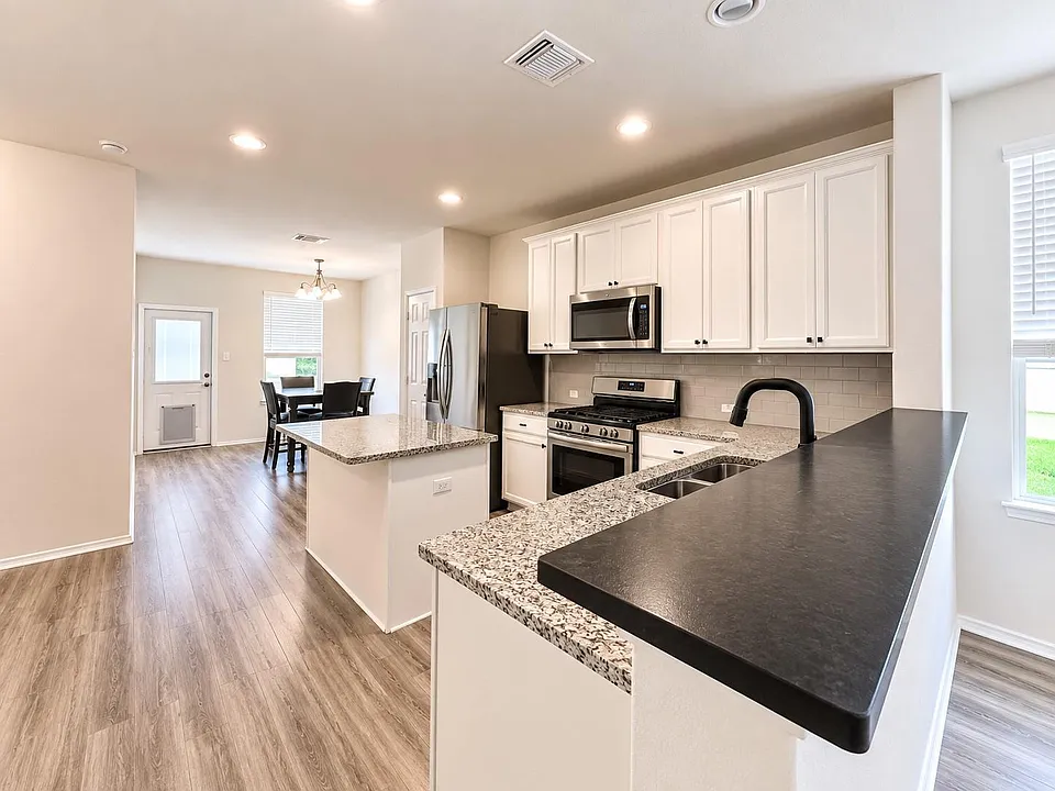 220 Pepperbark Loop