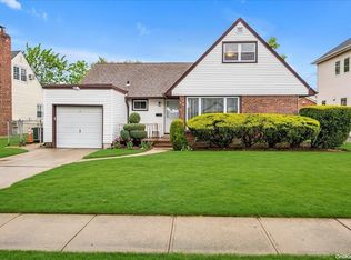 102 Joseph St, New Hyde Park, NY 11040