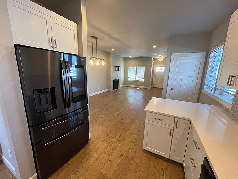 752 NW Ogden Ave — Photo 9