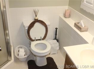 772 Shawnee View Dr, Sunrise Beach, MO 65079