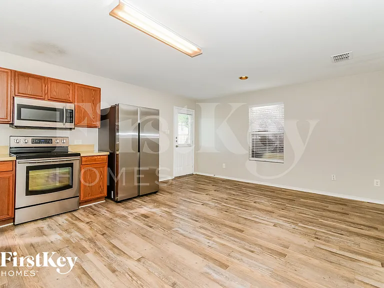 2801 Spencer Cir — Photo 5