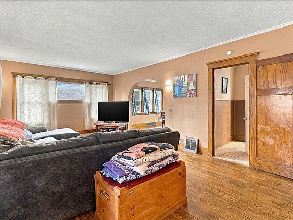 5th image of 1105 Boundary St