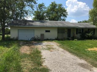 3305 Selmaville Rd, Salem, IL 62881