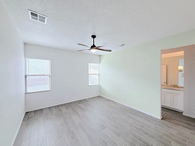 5777 Cosmo Ct NE — Photo 21