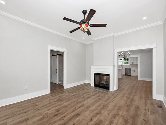 4th image of 600 McCullough Ave NE