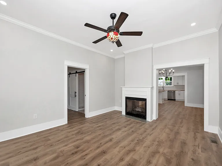 600 McCullough Ave NE — Photo 4