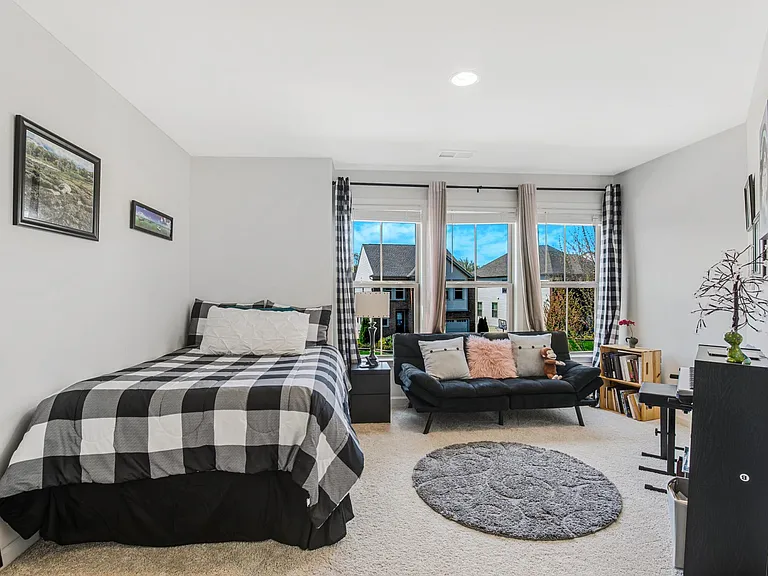 42526 Oxford Forest Cir — Photo 16