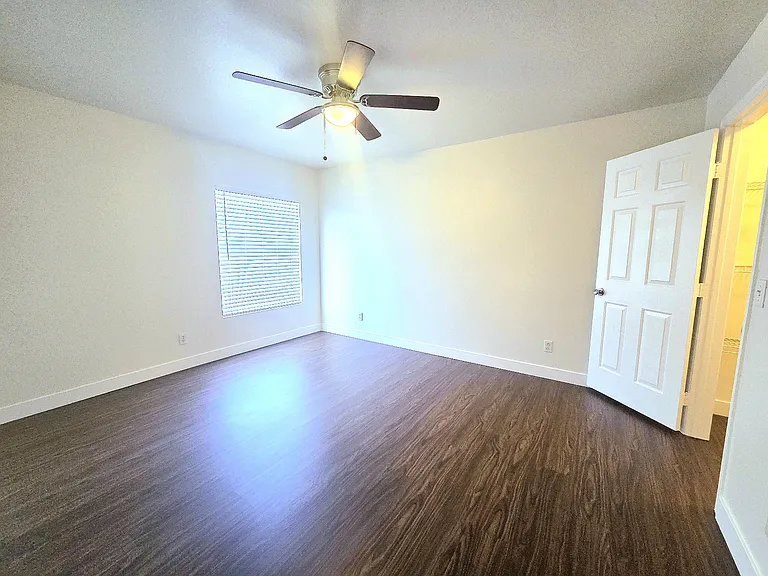 7604 Connemara Ave — Photo 11