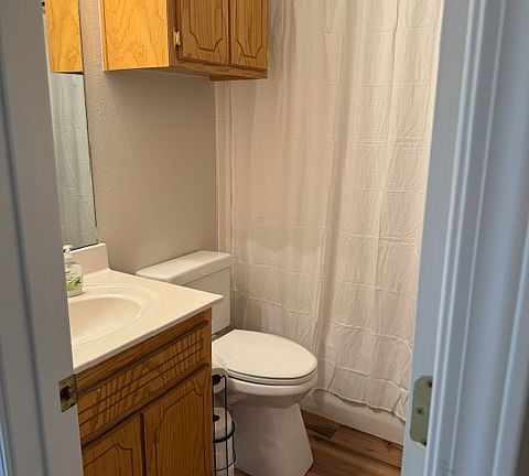 4th image of 9812 NE 28th Ave
