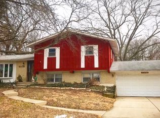 6825 Meadowcrest Dr, Downers Grove, IL 60516