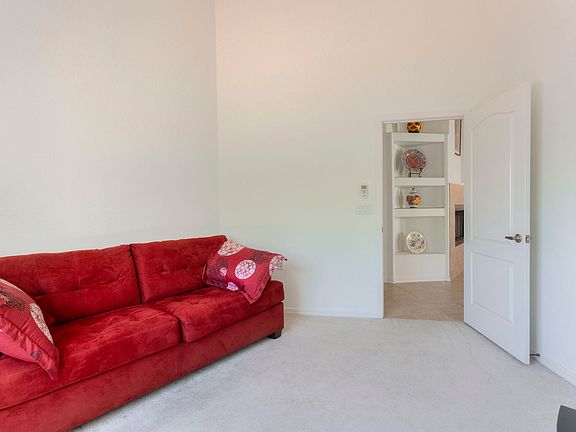 4th image of 613 W Mickelson Ln