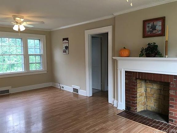 3rd image of 806 Woodlawn St