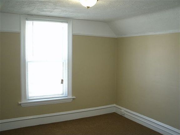 5th image of 828 9th St NW #2