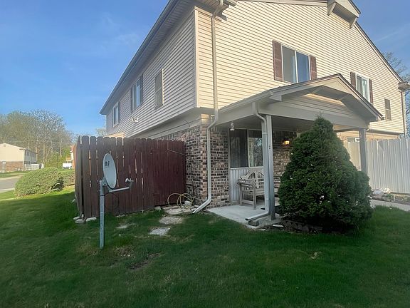 2nd image of 15647 Dupage Blvd #23