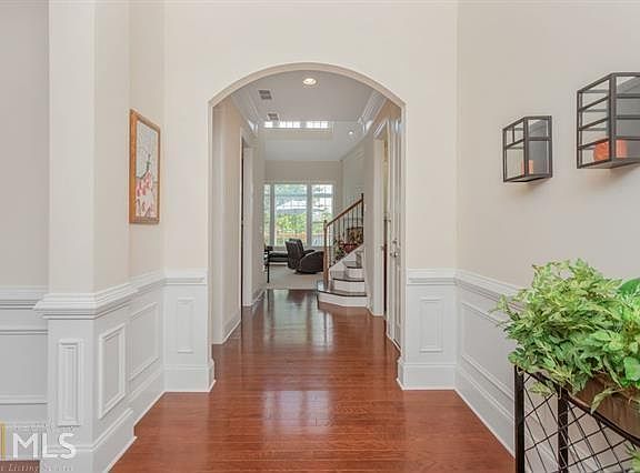2nd image of 2252 Fort Dr SE