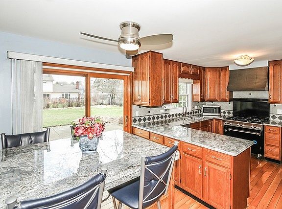4th image of 247 Lehigh Ln