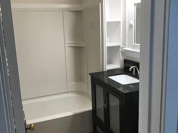 4th image of 103 Dwight Ave SE #2