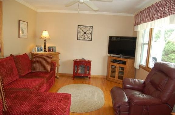 2nd image of 435 Leon Dr