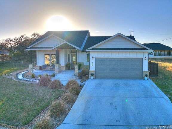 3rd image of 218 Edgewood Cir