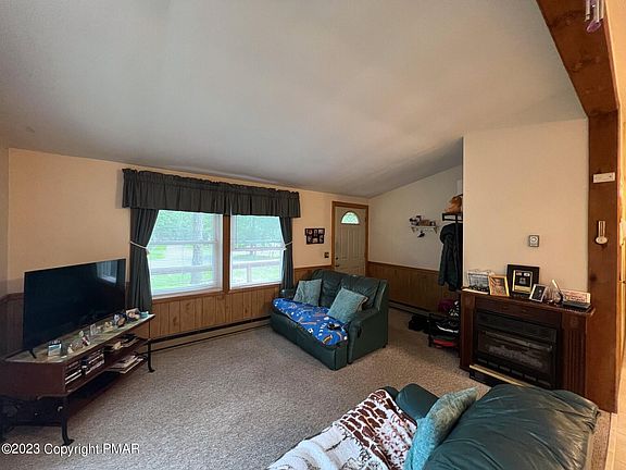 3rd image of 222 Sheridan Dr