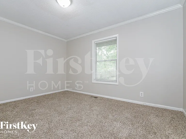 201 E Hale St — Photo 14