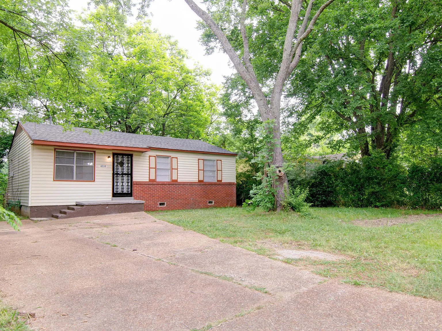 3 bed, 864 sqft, $995 — Photo 2