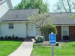 217 NE Bayview Dr, Lees Summit, MO 64064