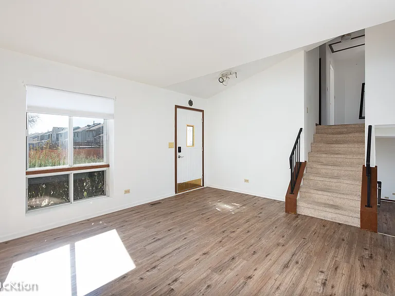 1204 Woodland Heights Blvd — Photo 2