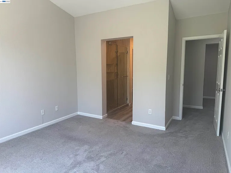 3162 Golden Crest Cmn #3 — Photo 19