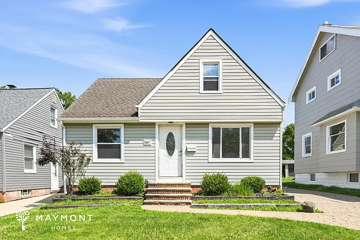 3 bed, 1.5 bath, 1244 sqft, $1,400 — Photo 1