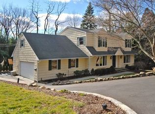 11 Circle Way, Sea Cliff, NY 11579
