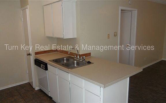 3rd image of 3222 Matthews Dr