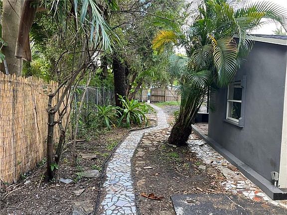 4th image of 8261 NW 1st Pl Unit 2