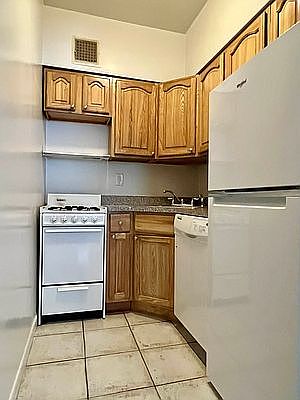 5th image of 157 W 75th St APT A