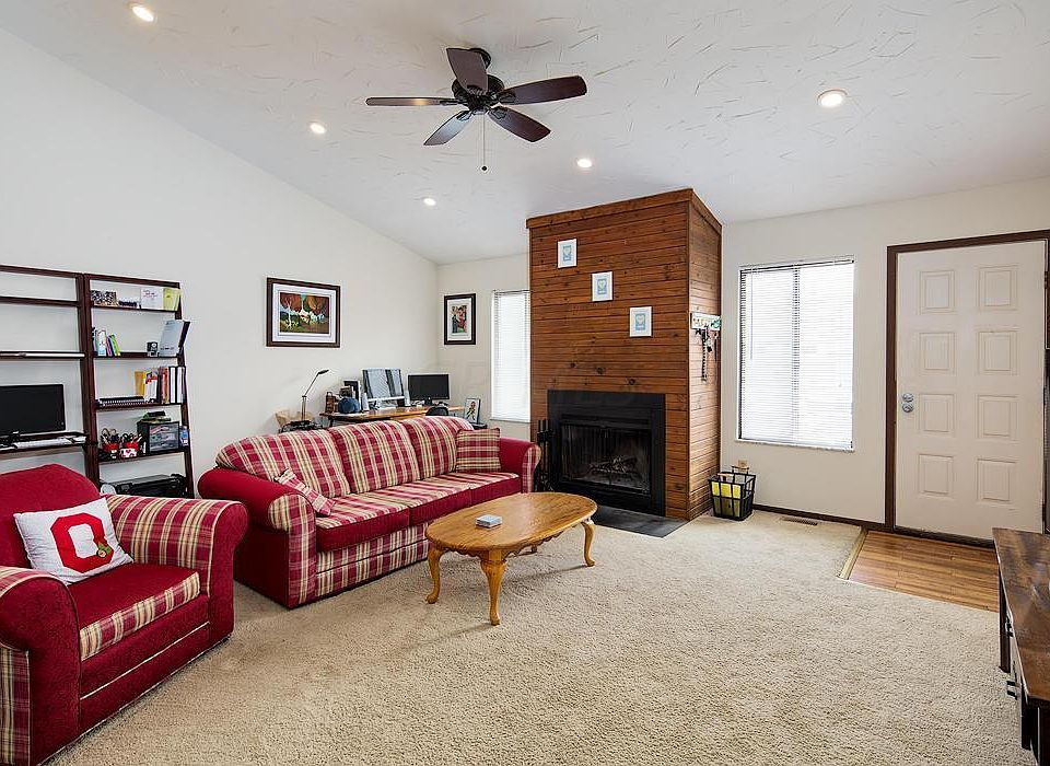 2nd image of 461 E North St #D-4