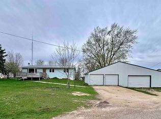 862 High St, Arlington, IA 50606
