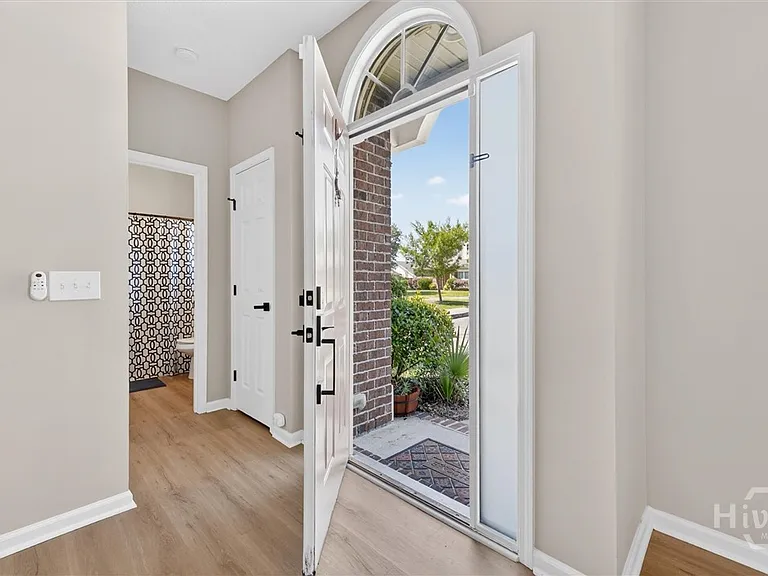 111 Coach House Sq — Photo 4