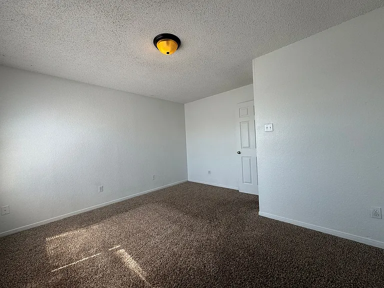 1306 Monroe Lp — Photo 10