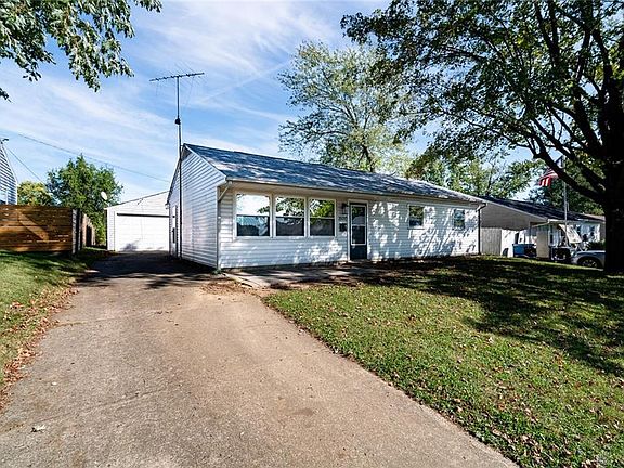 2nd image of 2600 Crestwell Pl