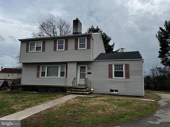 5th image of 1701 Harmon Rd