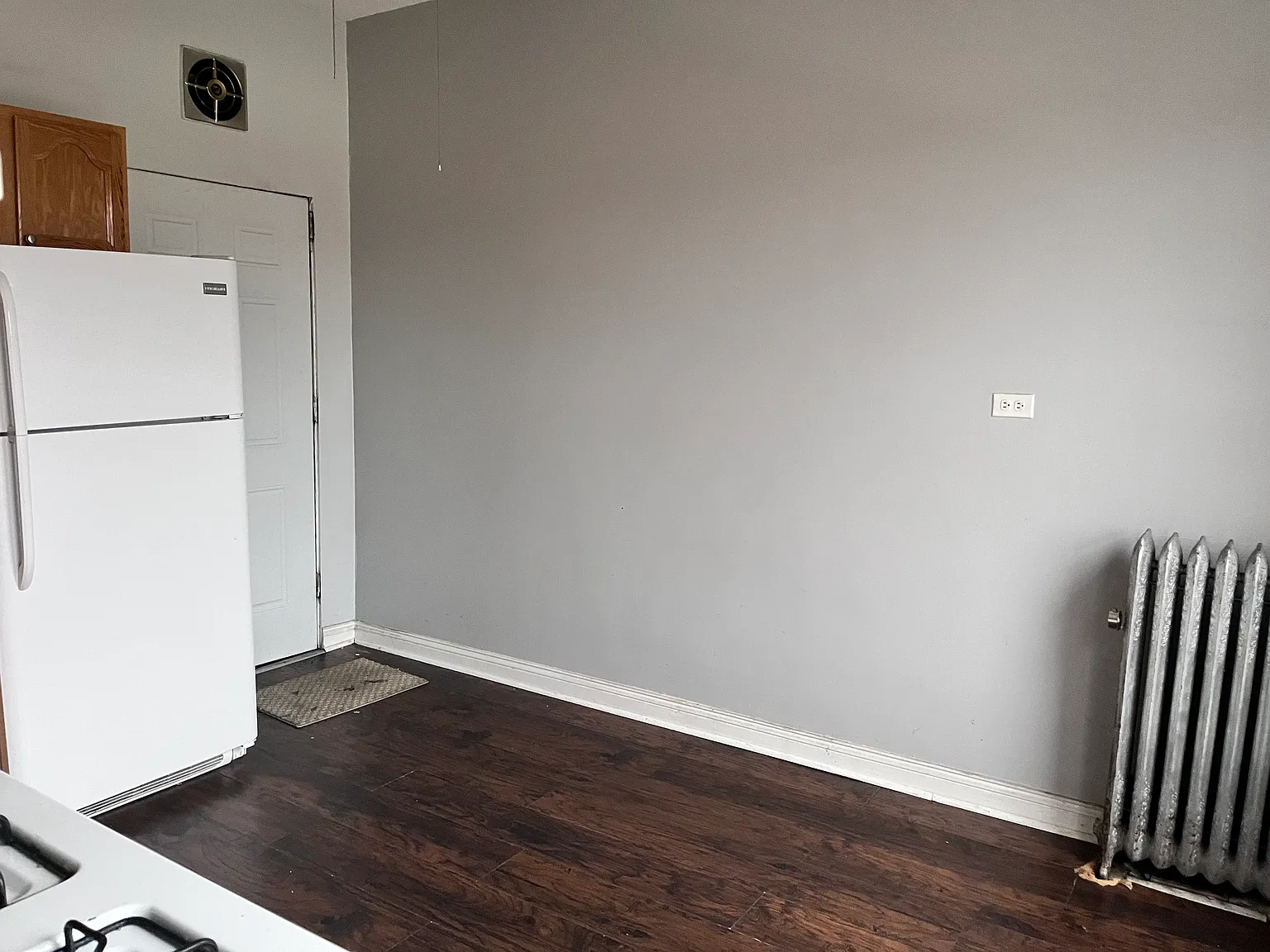 2 bed, 900 sqft, $1,800 — Photo 4