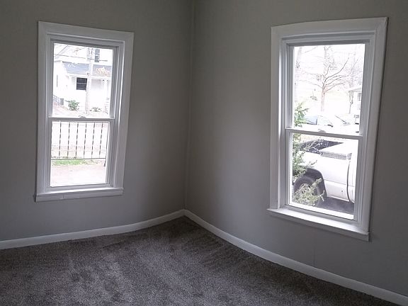 5th image of 629 Leslie St