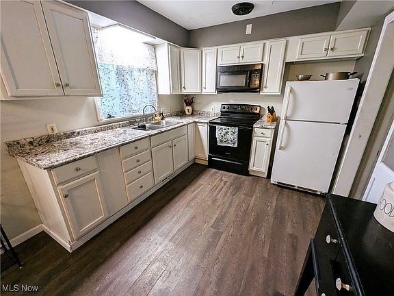 3rd image of 518 Notre Dame Ave