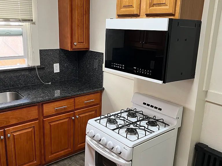 2125 Hearst Ave — Photo 10