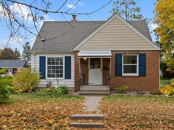2942 Zenith Ave N, Robbinsdale, MN 55422