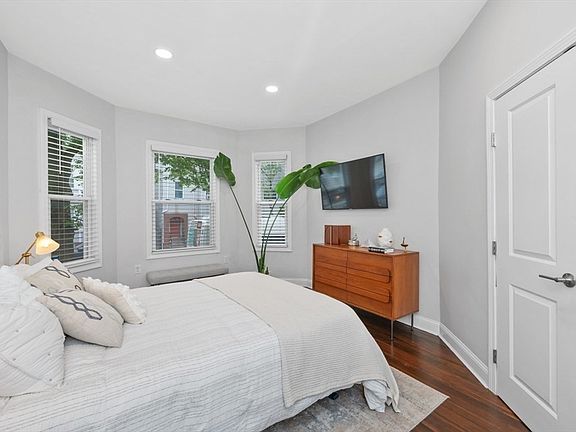 5th image of 459 Meridian St Unit 1